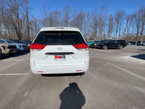 Used 2013 Toyota Sienna L image 15