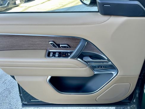 Used 2024 Land Rover Range Rover SE image 12