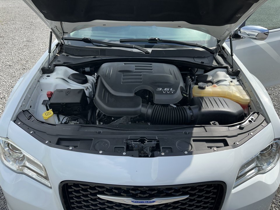 Used 2018 Chrysler 300 Limited w/ Safetytec Plus Group RWD image 22