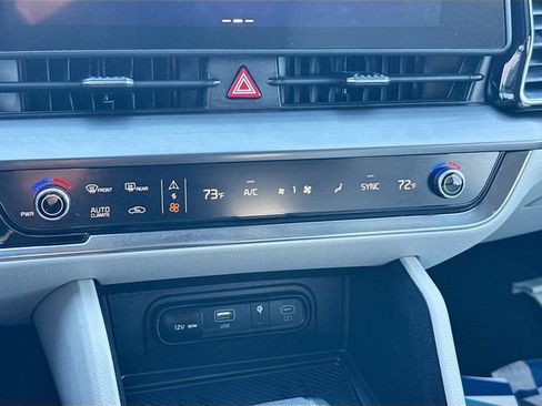 Used 2023 Kia Sportage EX image 17