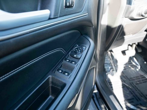 Used 2024 Ford Edge Titanium image 7