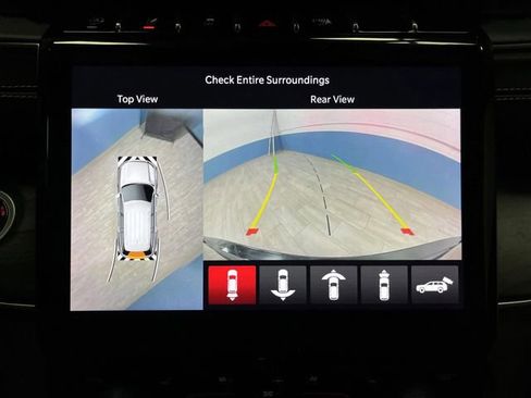 Used 2023 Jeep Grand Cherokee Limited w/ Luxury Tech Group II image 10