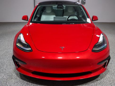 Used 2021 Tesla Model 3 Standard Range Plus image 4