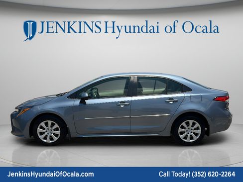 Used 2020 Toyota Corolla LE FWD image 6