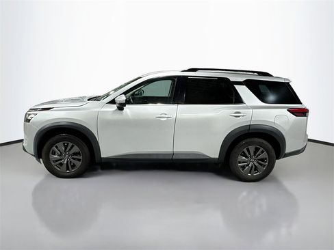 Used 2022 Nissan Pathfinder SV image 10