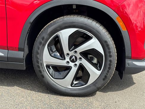 New 2025 VinFast VF 8 Eco image 8