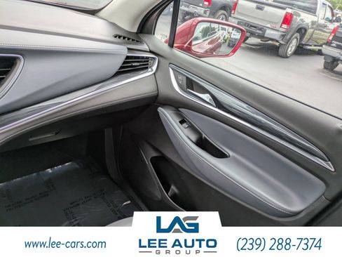 Used 2019 Buick Enclave Essence FWD image 15