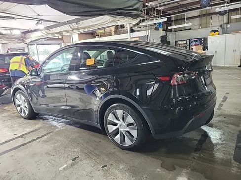 Used 2023 Tesla Model Y Long Range AWD/4WD image 2
