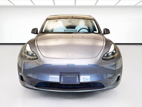 Used 2023 Tesla Model Y Long Range AWD/4WD image 2