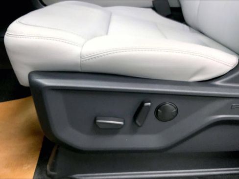 New 2025 Ford Expedition Platinum w/ Driver's Package AWD/4WD image 18