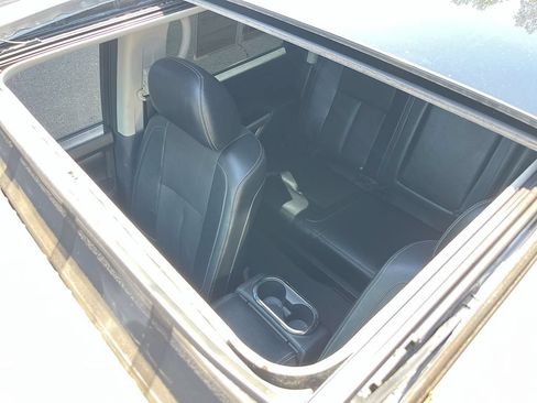 Used 2020 Nissan Titan SL w/ Moonroof Package RWD image 23