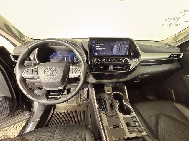 Used 2023 Toyota Highlander Limited AWD/4WD image 7
