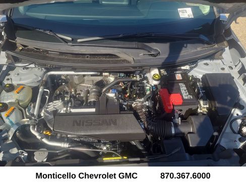 Used 2025 Nissan Rogue S FWD image 11