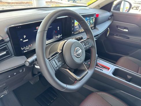 New 2026 Nissan Kicks SR w/ SR Premium Package FWD image 24