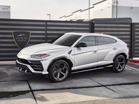 Used 2021 Lamborghini Urus image 5