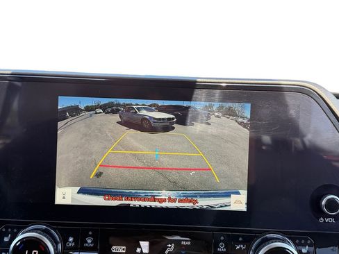 Used 2023 Toyota Highlander Limited image 15