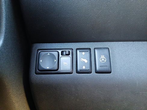 Used 2012 Nissan Pathfinder LE image 20