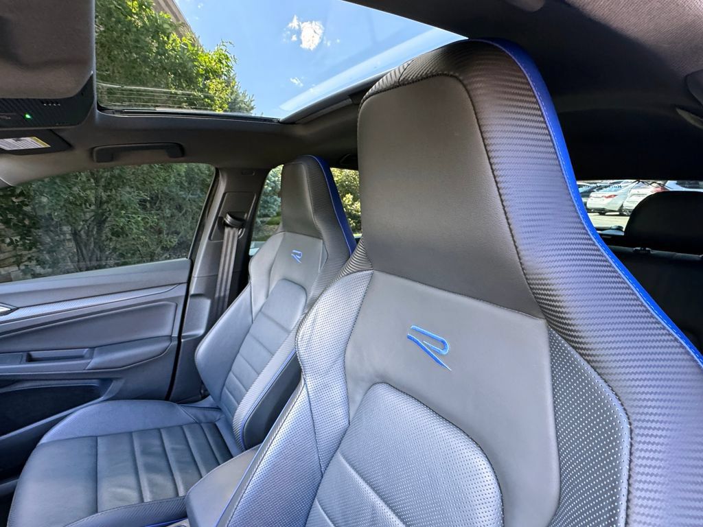 Used 2023 Volkswagen Golf R AWD/4WD image 20