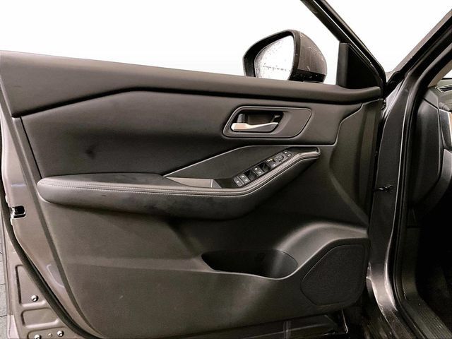 Used 2025 Nissan Rogue SV AWD/4WD image 22