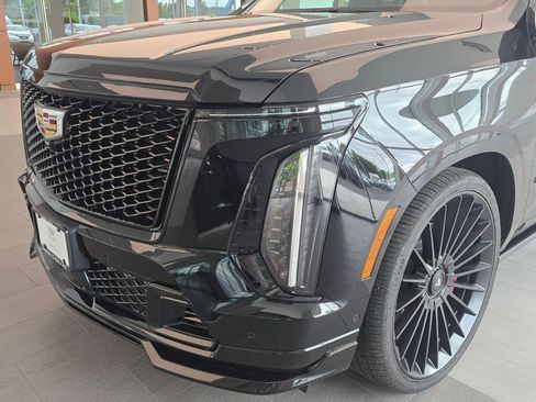 Used 2025 Cadillac Escalade V AWD/4WD image 10
