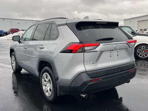 Used 2021 Toyota RAV4 LE image 5