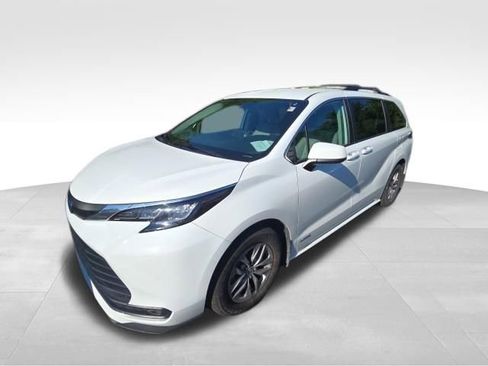 Used 2021 Toyota Sienna LE FWD image 11