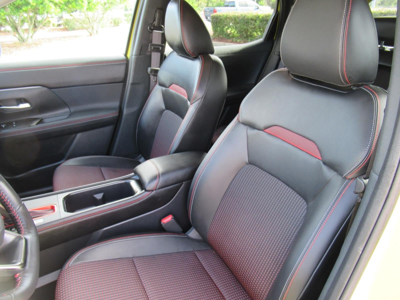 Used 2025 Nissan Kicks SR FWD image 17