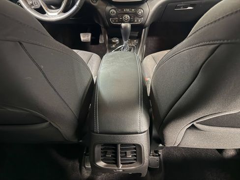 Used 2019 Jeep Cherokee Latitude w/ Comfort & Convenience Group AWD/4WD image 70