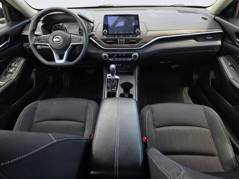 Used 2025 Nissan Altima 2.5 SV FWD image 13