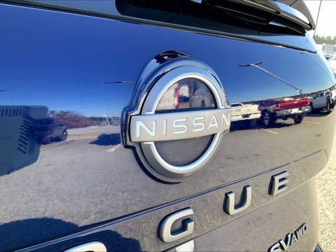 Used 2024 Nissan Rogue SV image 29