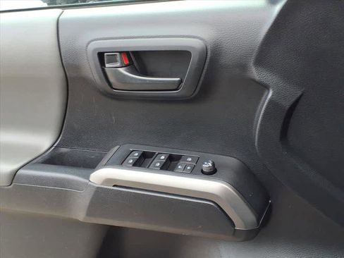Used 2019 Toyota Tacoma SR5 image 19