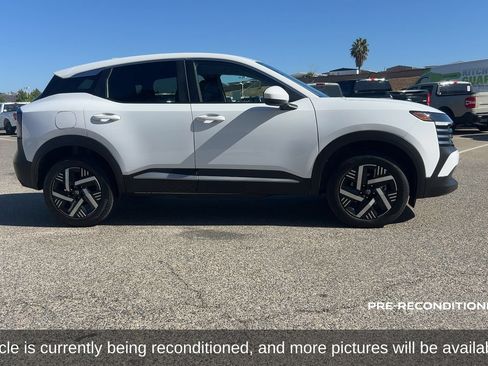 Used 2025 Nissan Kicks SV FWD image 4