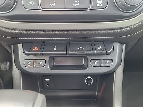 Used 2017 GMC Canyon SLE w/ SLE Convenience Package image 22