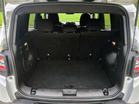 Used 2017 Jeep Renegade Altitude FWD image 57