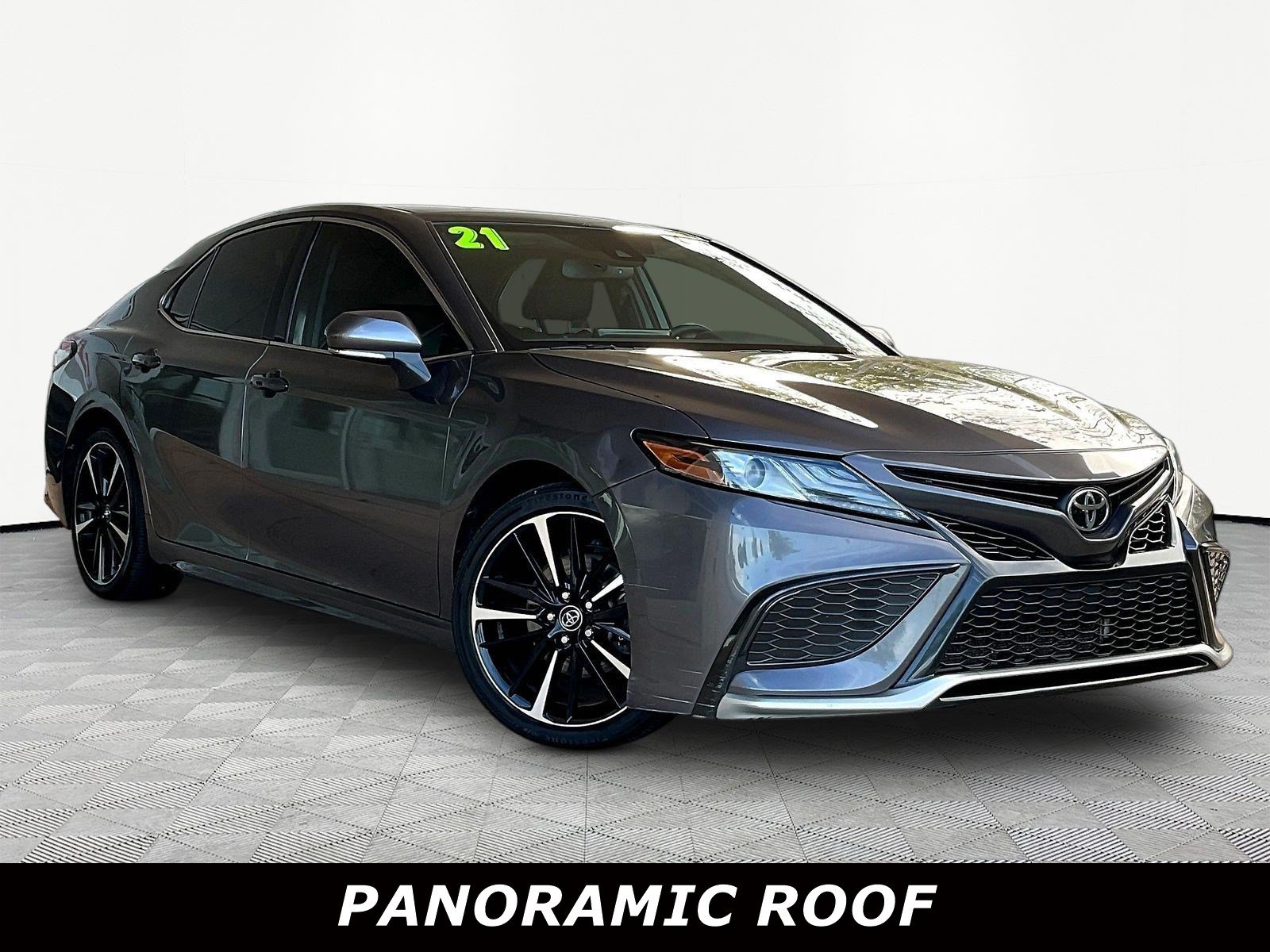 Used 2021 Toyota Camry XSE FWD image 3