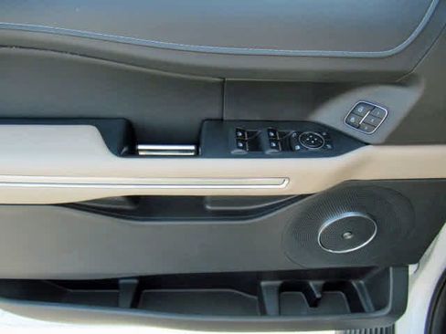 Used 2024 Ford Expedition Limited image 32