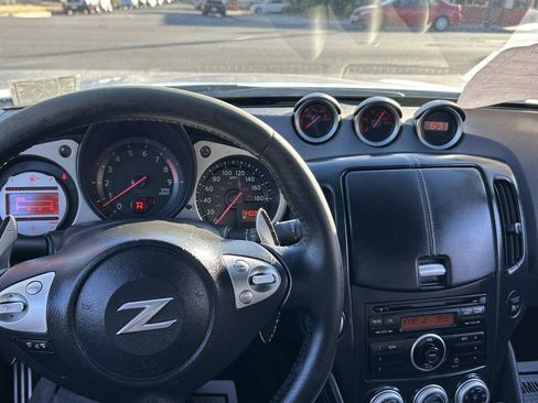 Used 2009 Nissan 370Z Coupe RWD image 17