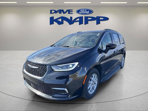 Used 2022 Chrysler Pacifica Touring-L image 4