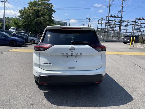 Used 2024 Nissan Rogue S FWD image 4