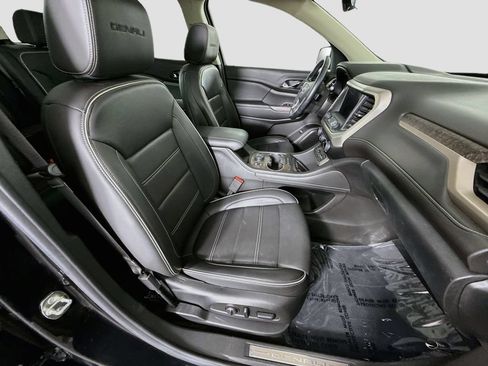 Used 2023 GMC Acadia Denali w/ Denali Ultimate Package FWD image 31