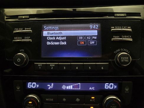 Used 2014 Nissan Rogue SV FWD image 25