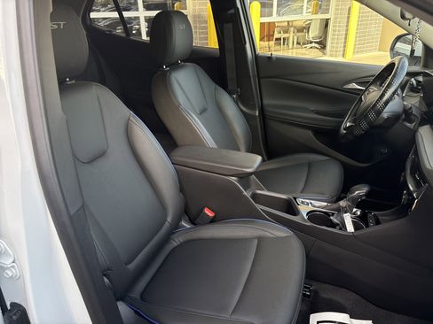 Used 2025 Buick Encore GX Sport Touring w/ Comfort Package image 31