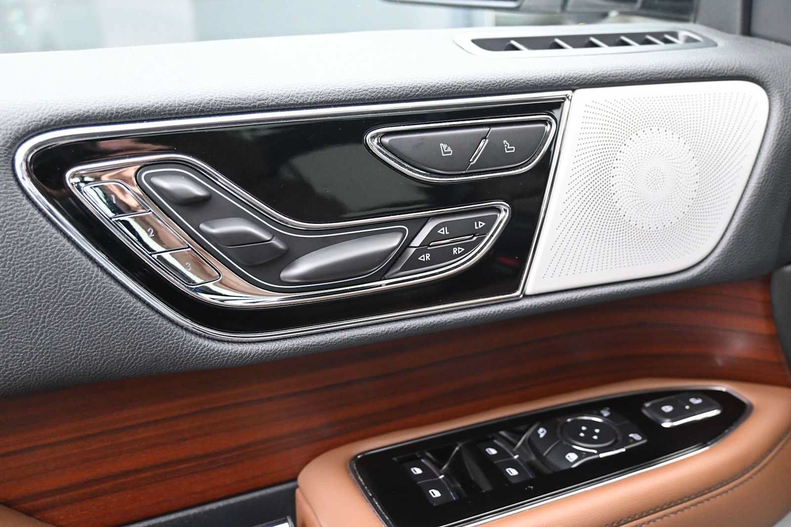 Used 2023 Lincoln Navigator Reserve AWD/4WD image 12