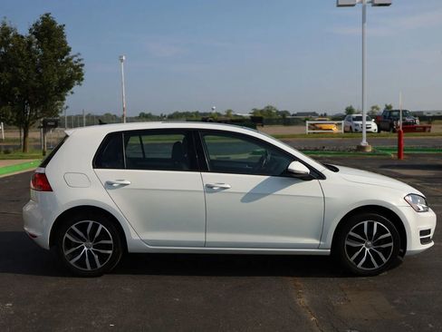 Used 2016 Volkswagen Golf SE image 4