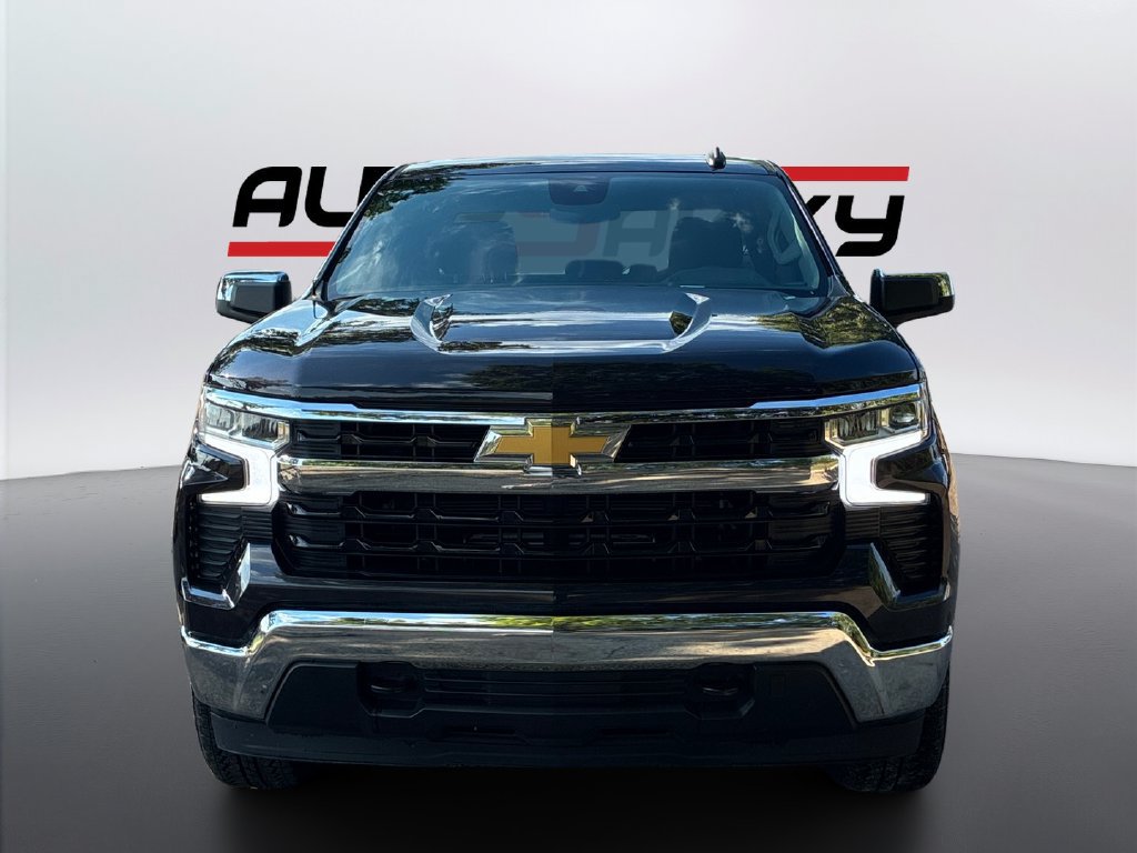 Used 2024 Chevrolet Silverado 1500 LT AWD/4WD image 2