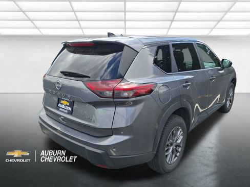 Used 2024 Nissan Rogue S AWD/4WD image 3