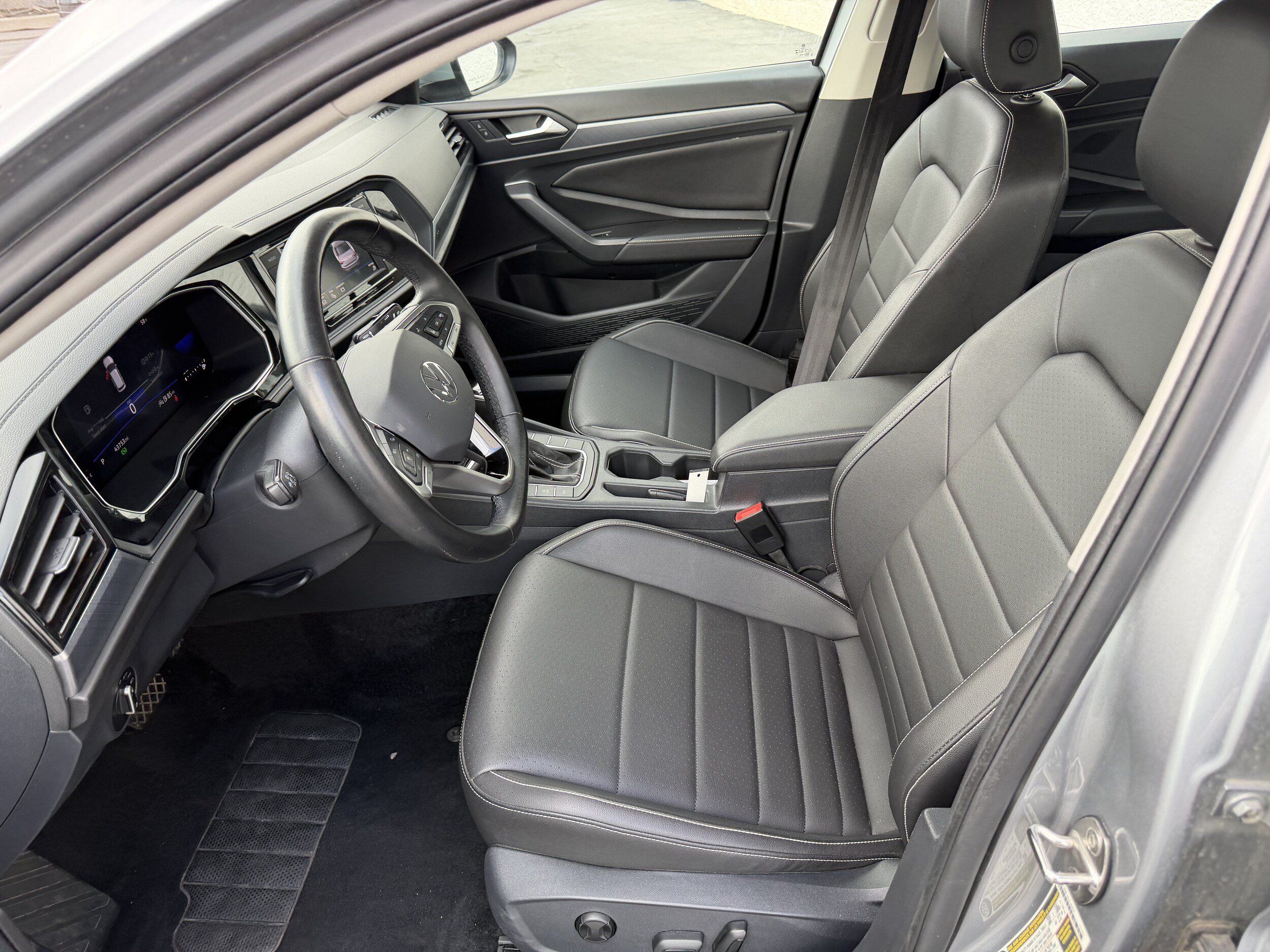 Used 2024 Volkswagen Jetta SE FWD image 10