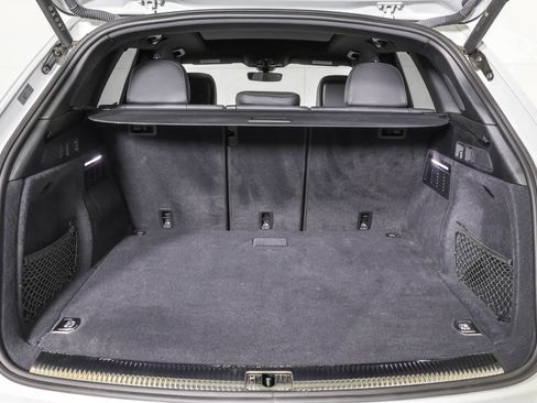 Used 2024 Audi Q5 e Premium Plus w/ Premium Plus Package image 40