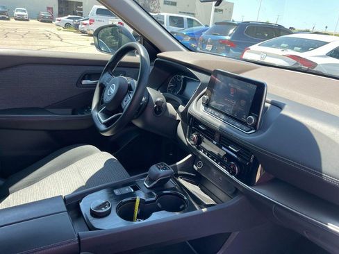 Used 2021 Nissan Rogue SV AWD/4WD image 2