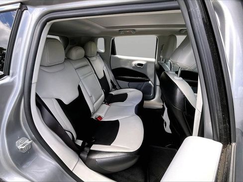 Used 2019 Jeep Compass Latitude FWD image 24